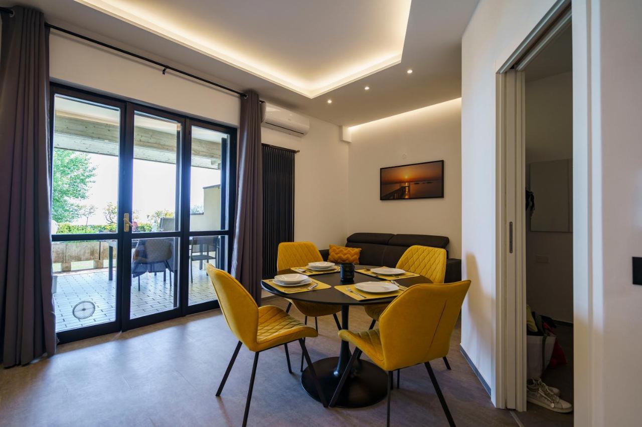 Lakeview Apartment Primea Sirmione Bagian luar foto