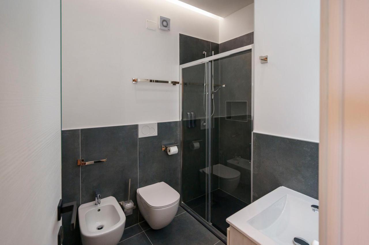 Lakeview Apartment Primea Sirmione Bagian luar foto